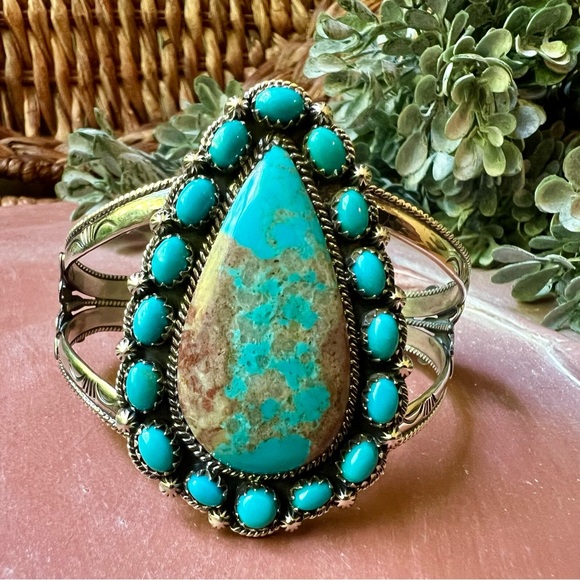 925 Sterling Silver Kingman Turquoise Statement Cuff w/ Butterfly Detail - Picture 8 of 14